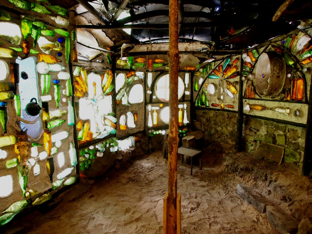 CHOMO-Le Refuge (intérieur)- Village d'Art préludien -Achères-la-Forêt